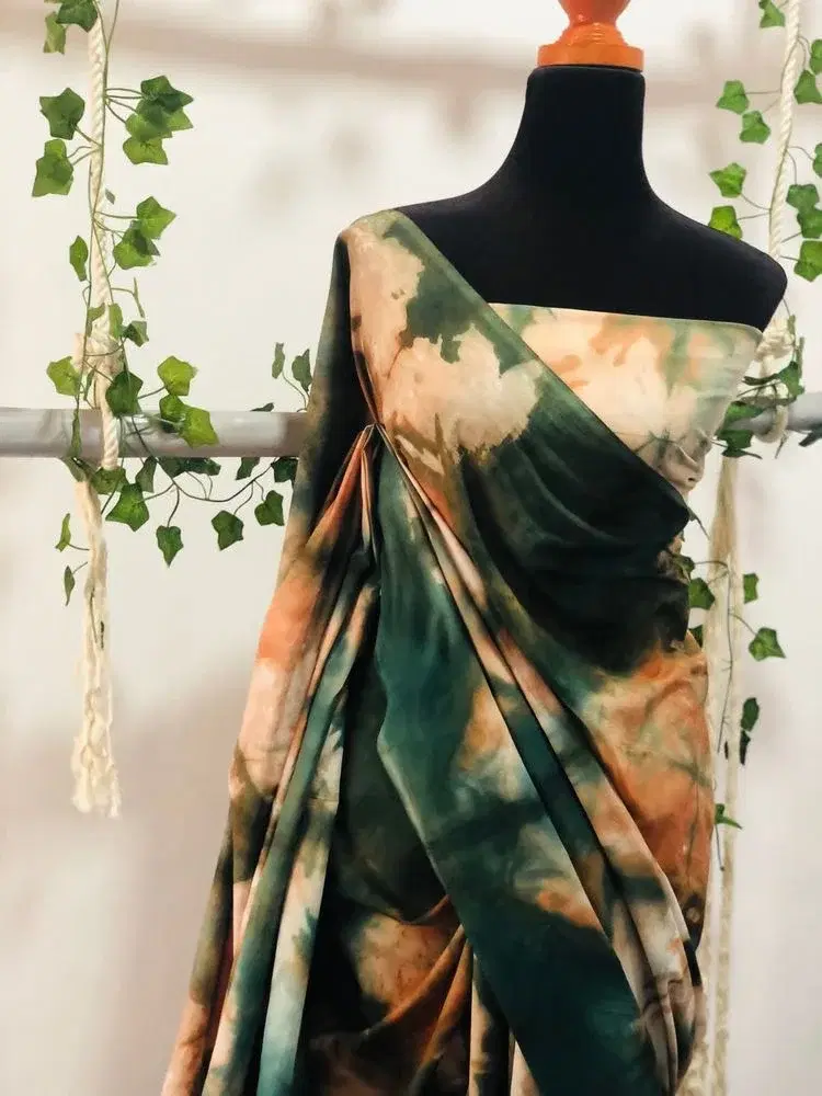 Emerald Green Artistic Tie-Dye Saree view 2